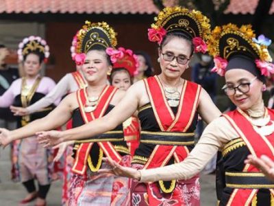 Tarian Maengket