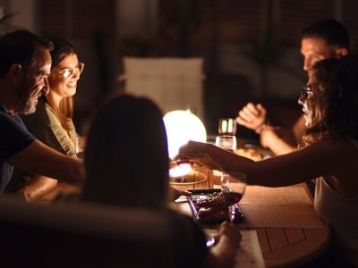 Silent Dinner: Tren Makan Tanpa Bicara Untuk Ketenangan Batin