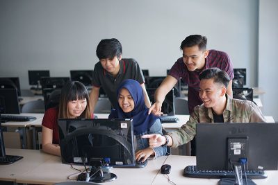 Tren Penggunaan Teknologi Digital Dalam Kehidupan Sehari-Hari