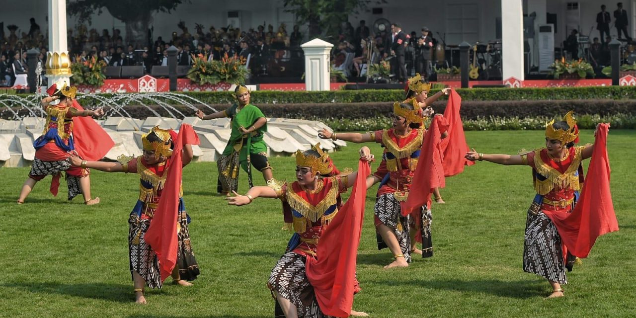 Peran Budaya Lokal Dalam Menjaga Identitas Masyarakat