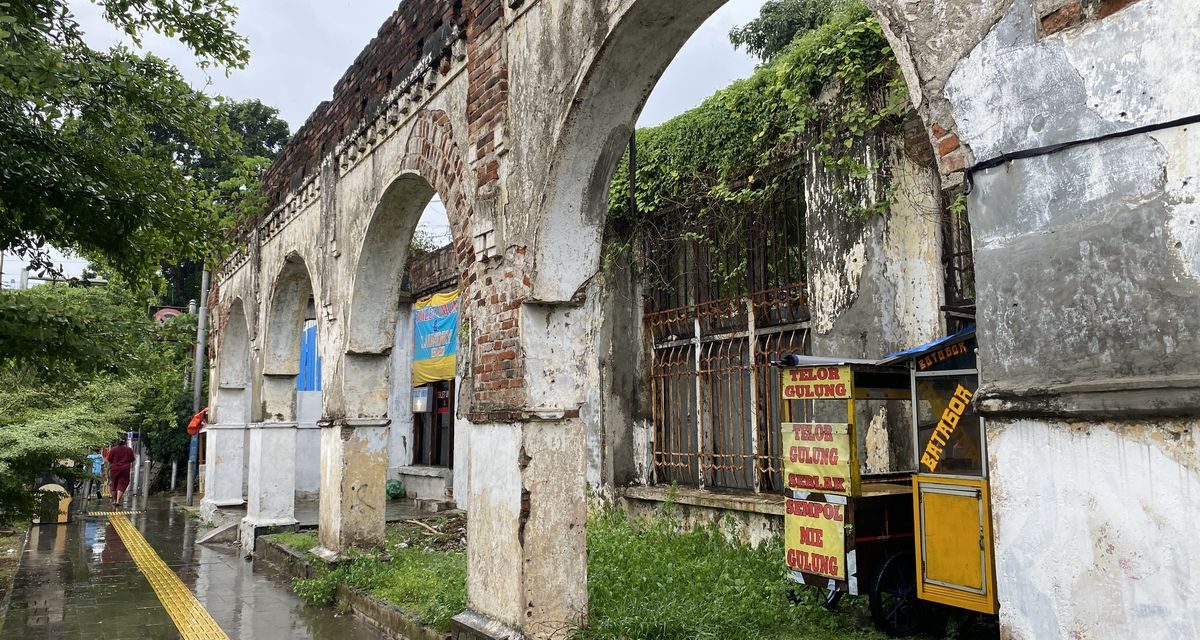 Batavia Yang Terlupakan: Reruntuhan Sejarah Kini Jadi Rimba Liar