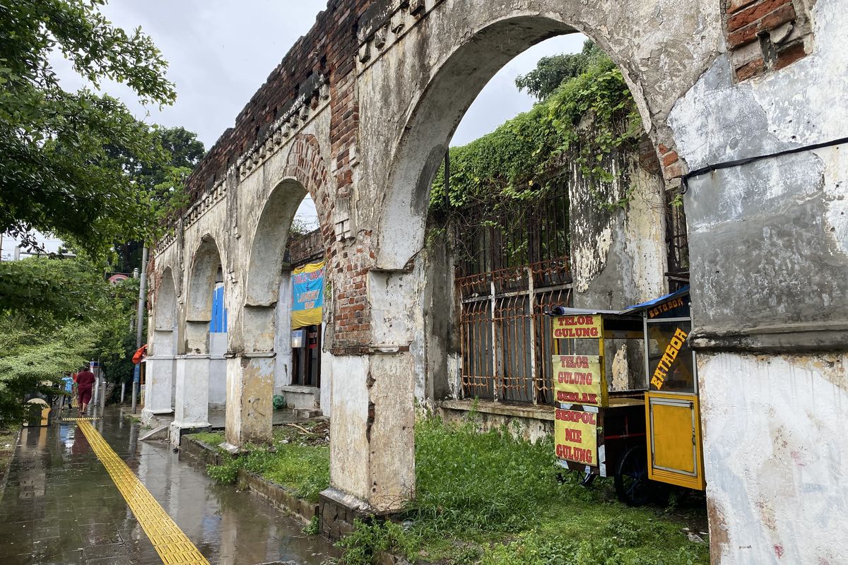 Batavia Yang Terlupakan: Reruntuhan Sejarah Kini Jadi Rimba Liar