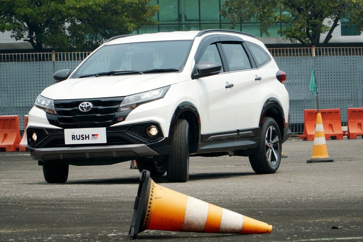 Toyota Rush Terlalu Tangguh, Kembali Jadi Raja LSUV 2025!