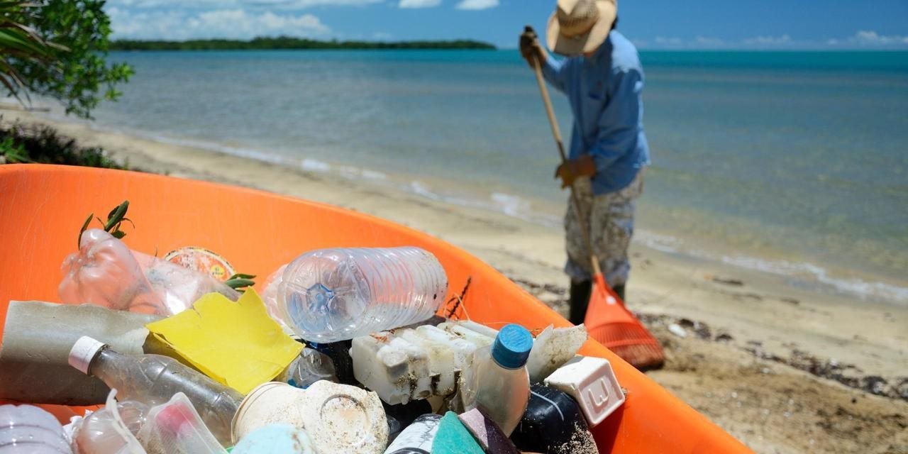 Efek Ngeri Banjir: Lautan Plastik Di Depan Mata