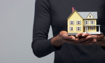 Dilema Pasutri Baru: Resepsi Vs Cicilan Rumah