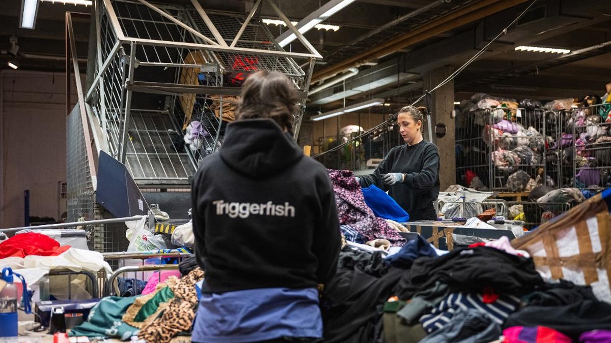 Tegas! Eropa Larang Buang Baju Sisa, Brand Besar Kebingungan