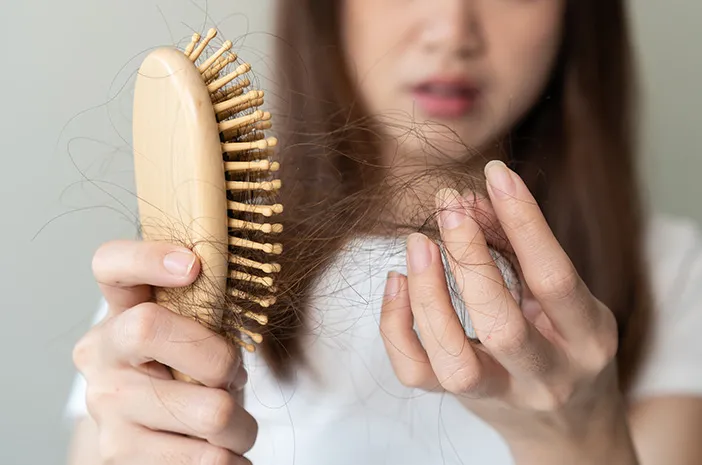 Faktor Tak Terduga Yang Bikin Rambut Rontok Makin Parah