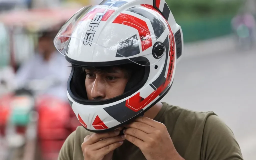 Jangan Asal Keren! Ini Cara Benar Pilih Helm Motor