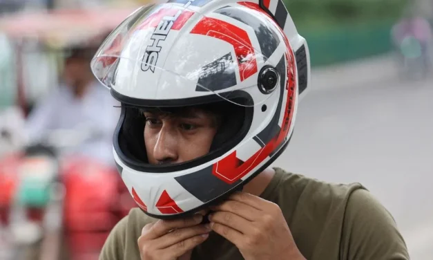 Jangan Asal Keren! Ini Cara Benar Pilih Helm Motor