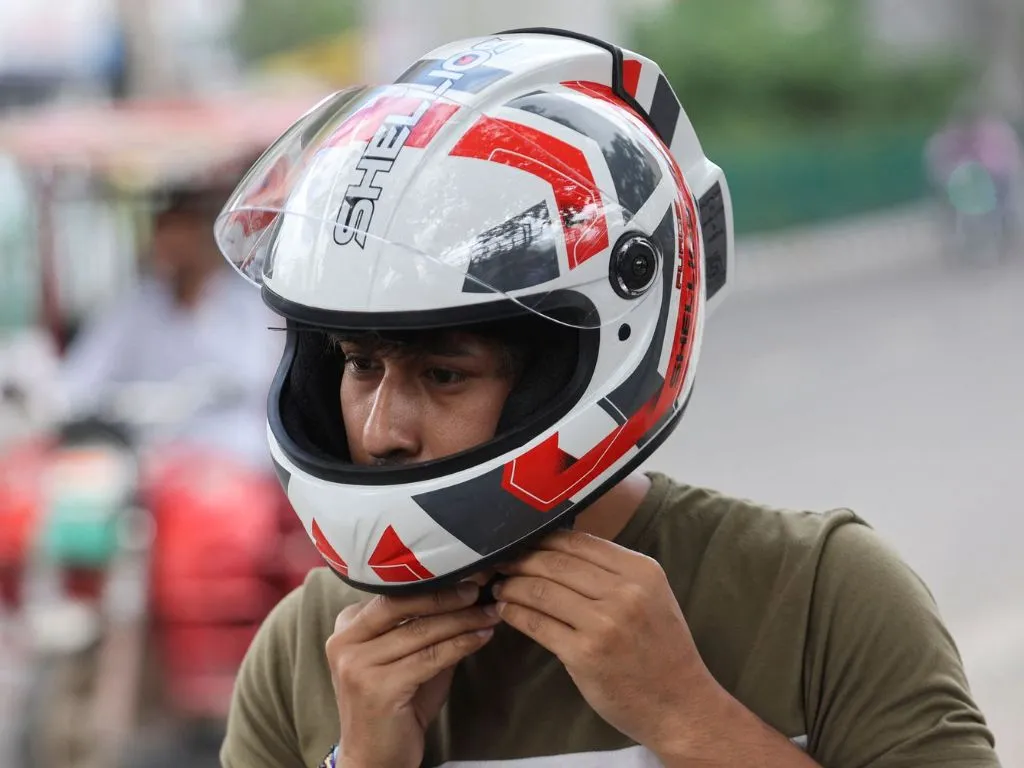 Jangan Asal Keren! Ini Cara Benar Pilih Helm Motor