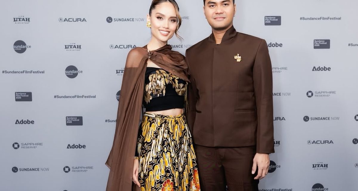 5 Detail Unik Batik Cinta Laura Di Sundance